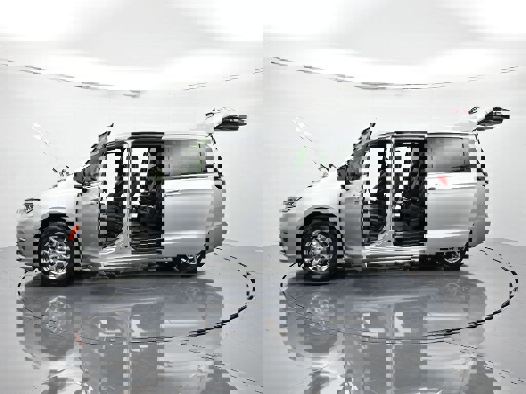 New 2026 Chrysler Pacifica Select image 28