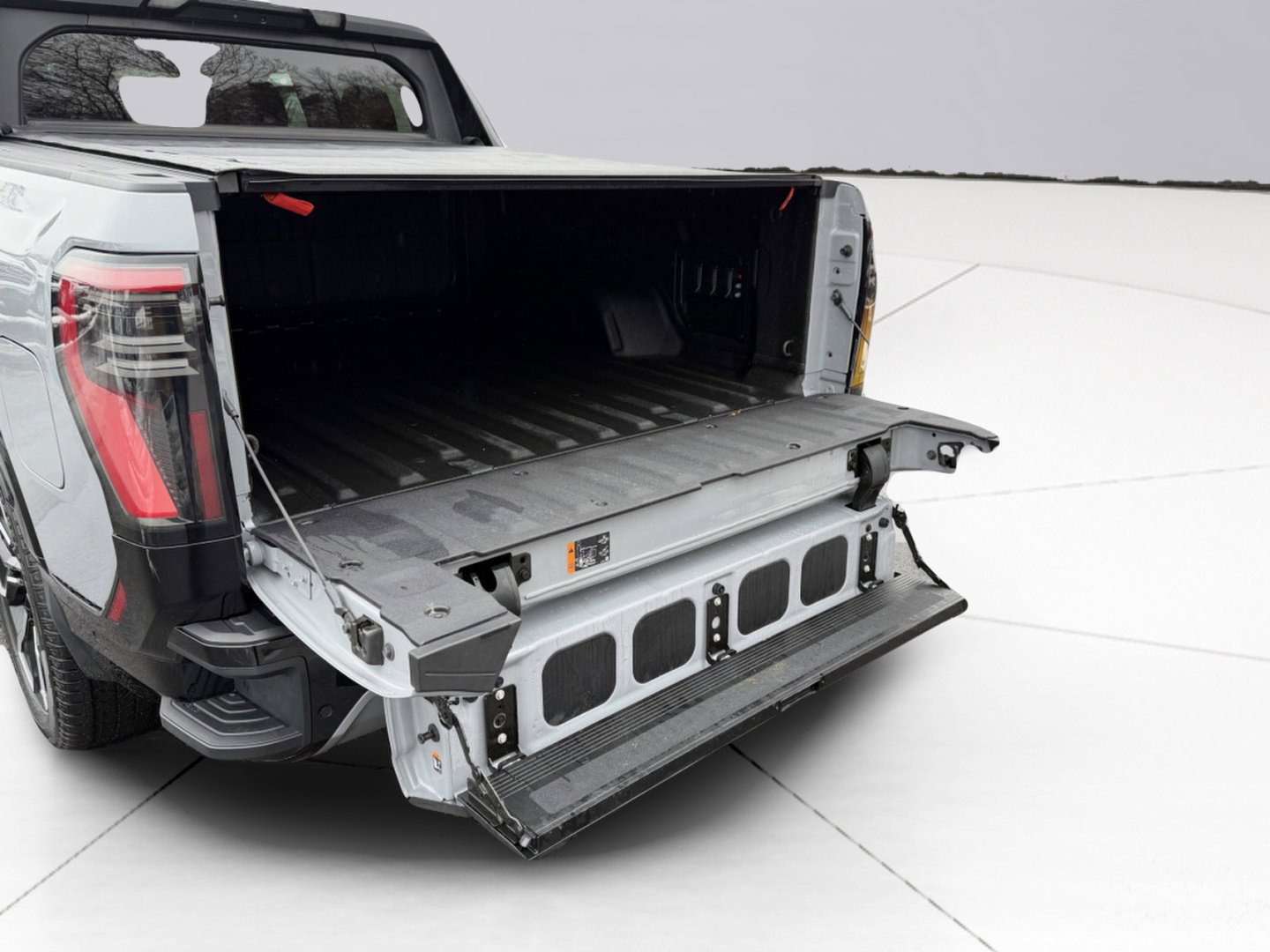 Used 2024 GMC Sierra EV Denali image 19