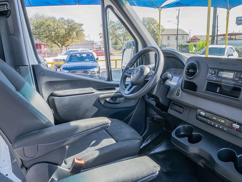 Used 2021 Mercedes-Benz Sprinter 1500 image 17