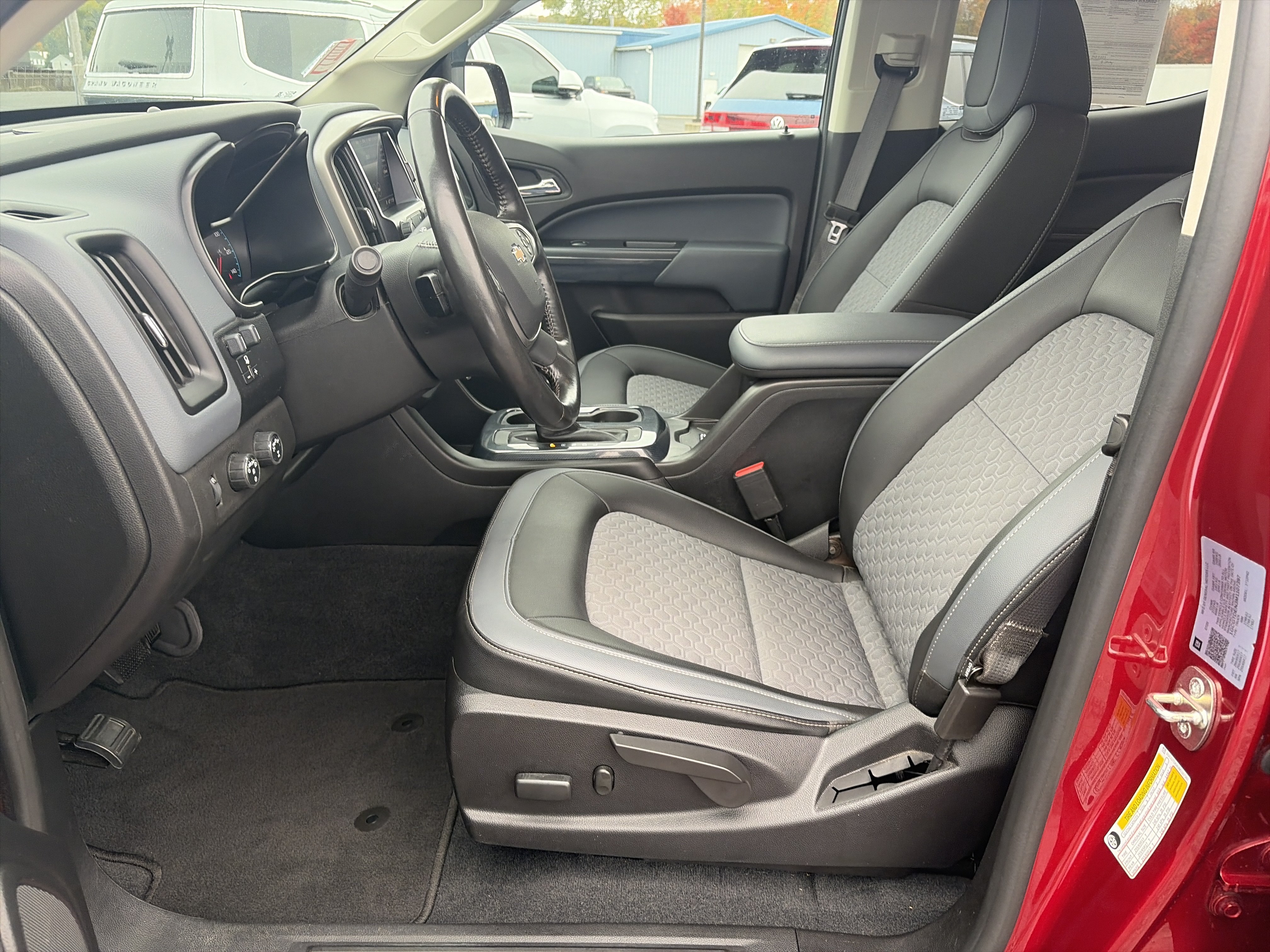Used 2021 Chevrolet Colorado Z71 AWD/4WD image 23