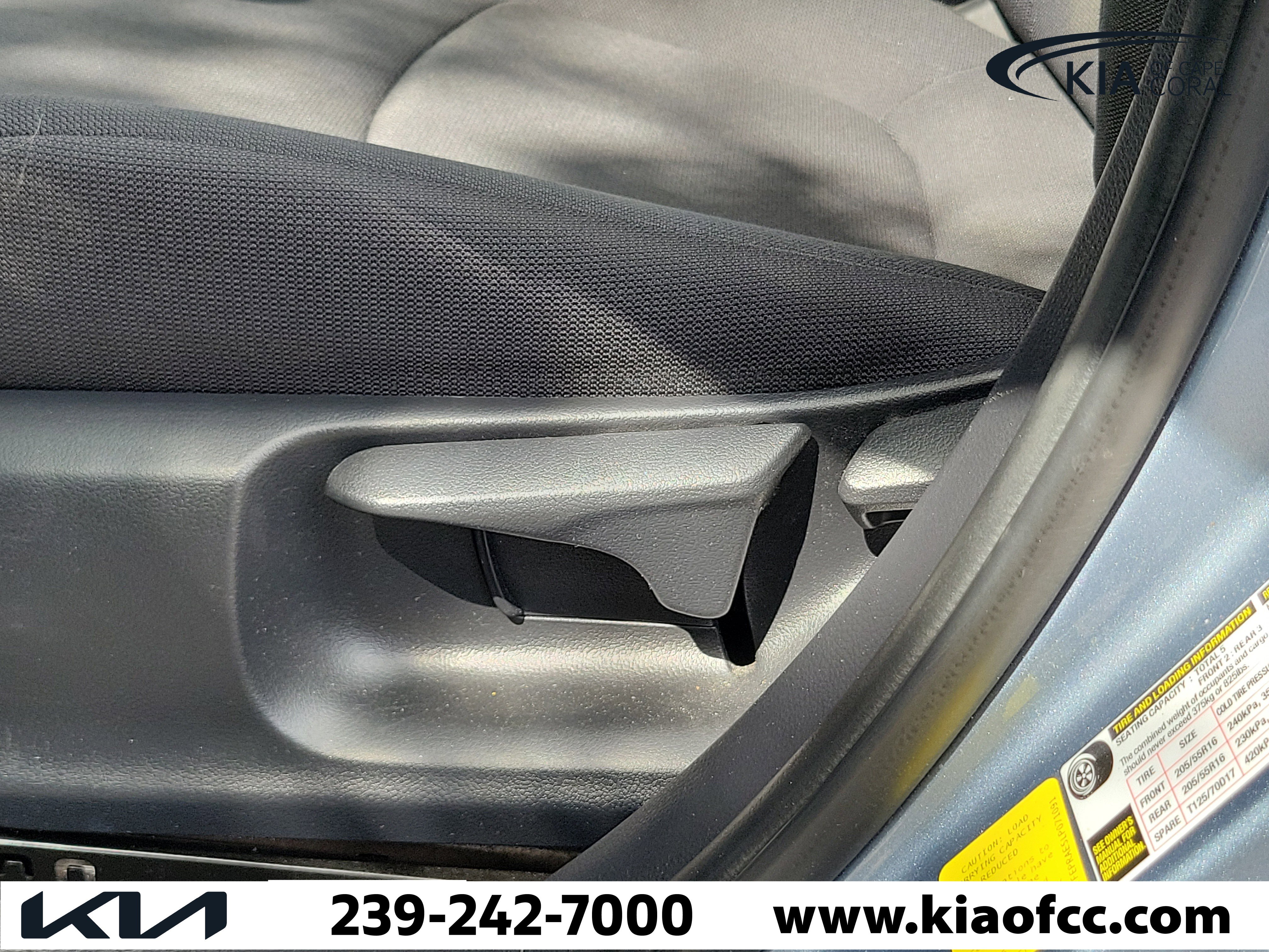 Used 2020 Toyota Corolla LE FWD image 12