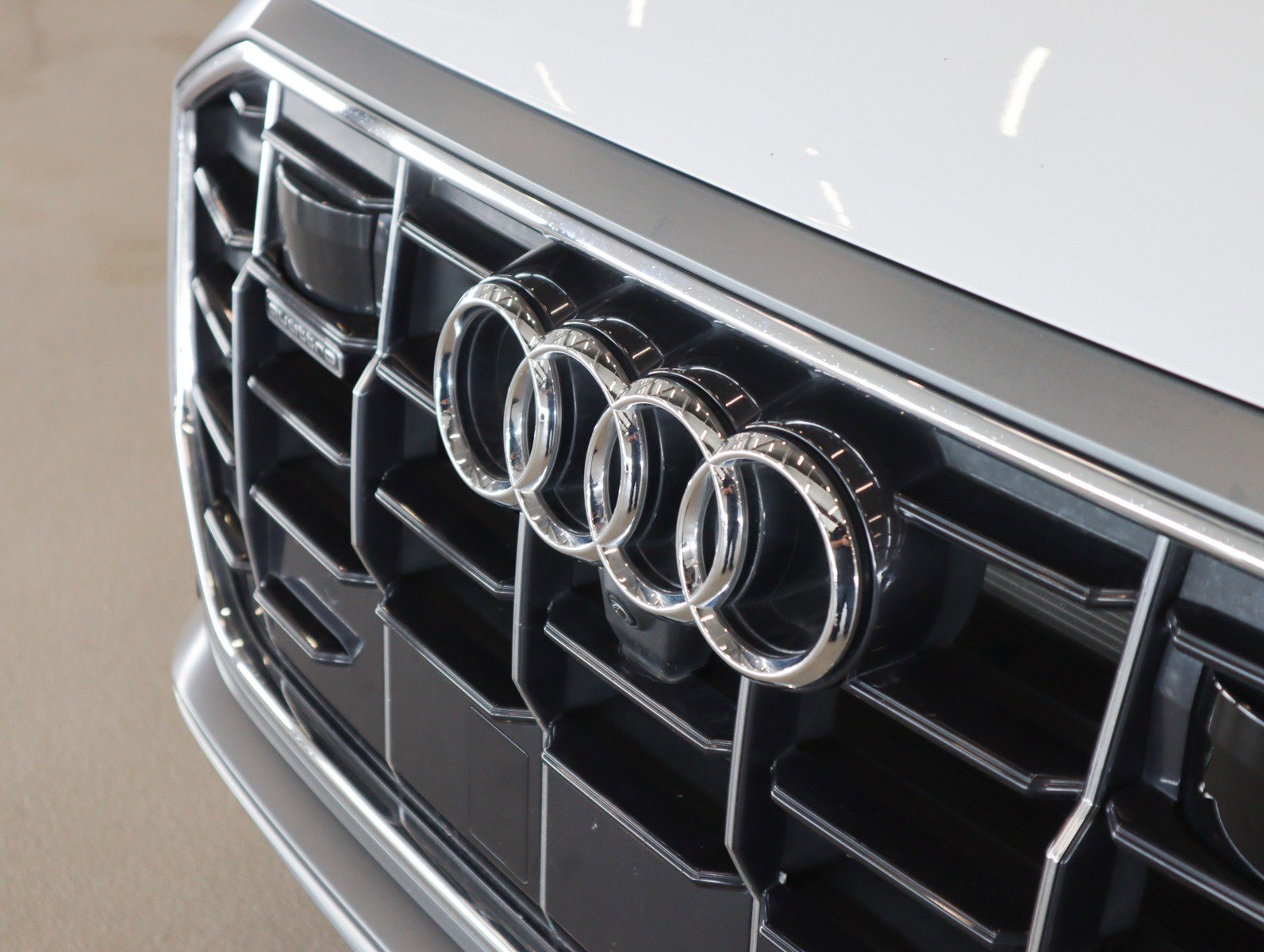 Used 2023 Audi Q8 Premium Plus w/ Premium Plus Package image 27