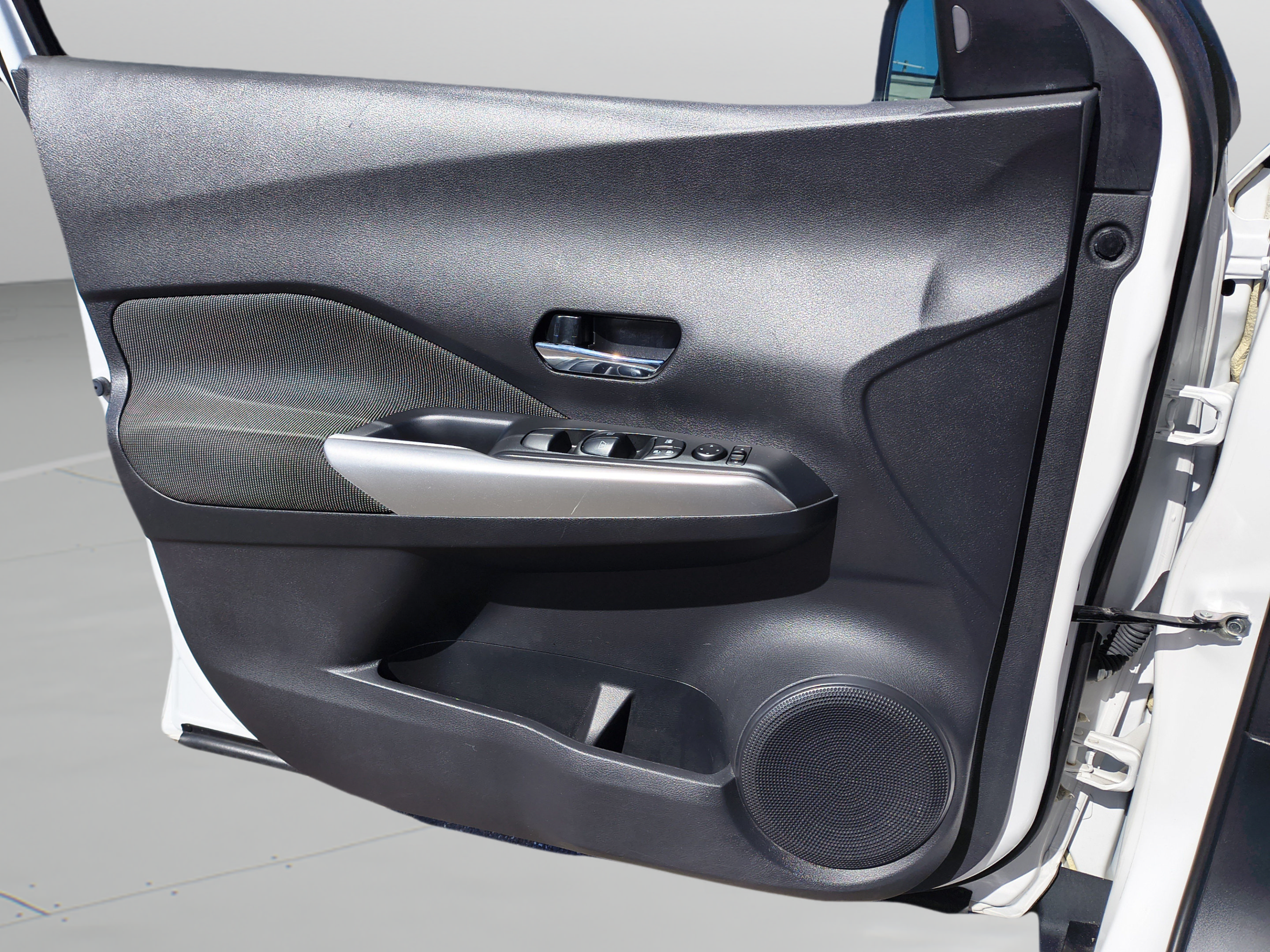 Certified 2019 Nissan Kicks SV FWD image 22