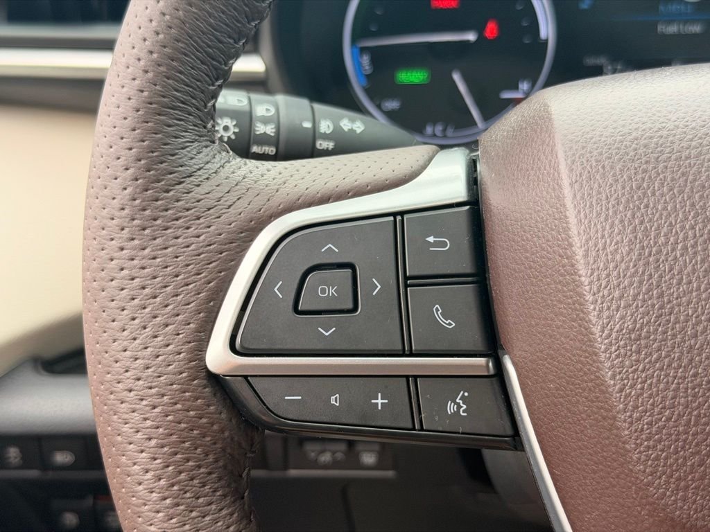 Certified 2024 Toyota Sienna Platinum FWD image 29
