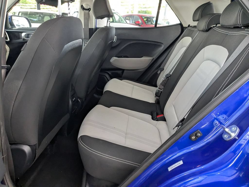 Used 2025 Hyundai Venue SEL FWD image 22