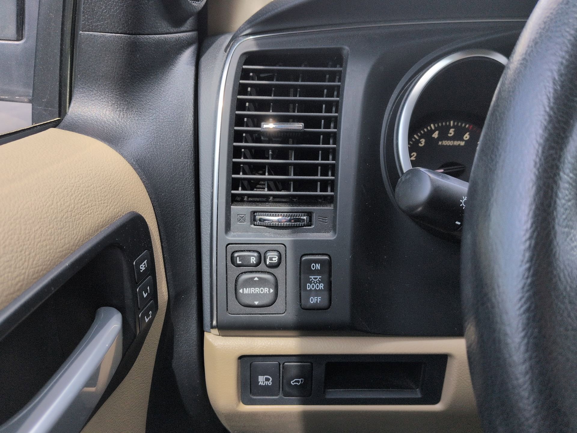 Used 2021 Toyota Sequoia Limited w/ Safety & Convenience Package image 18