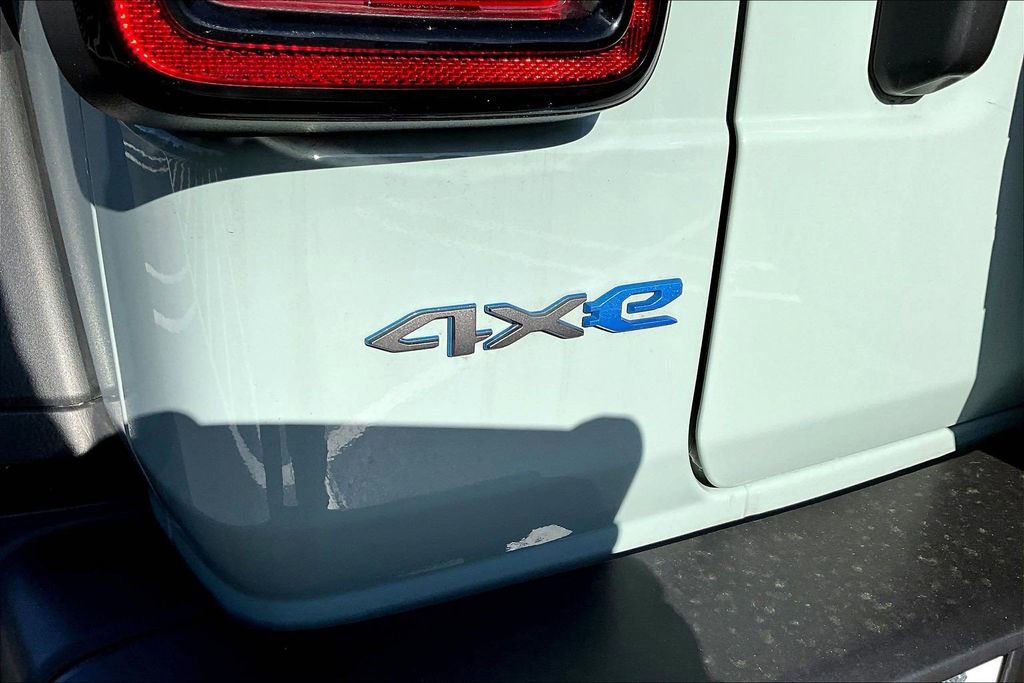 Used 2023 Jeep Wrangler Unlimited w/ Cold Weather Group image 23