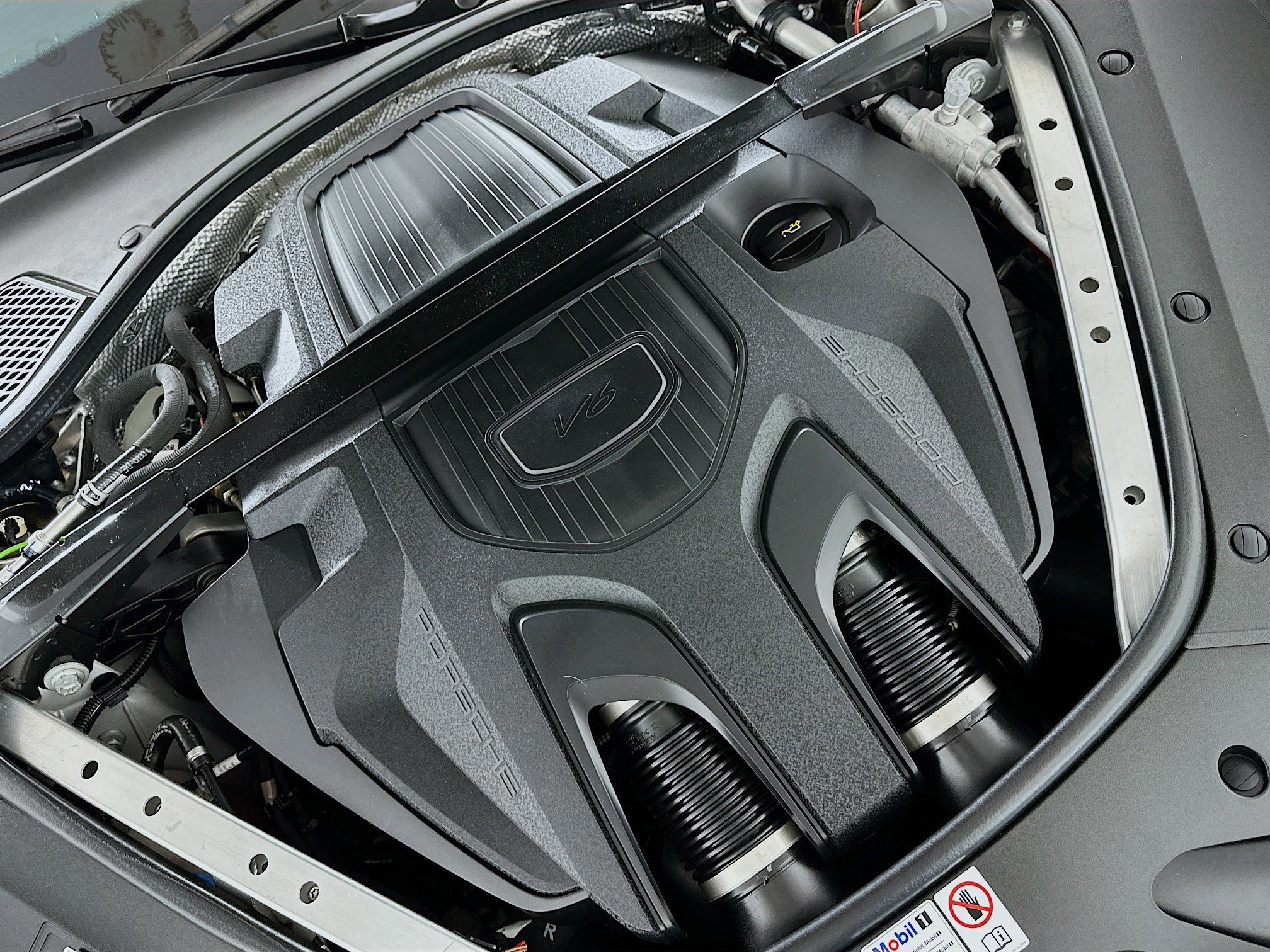 Used 2023 Porsche Panamera 4 Platinum Edition image 32