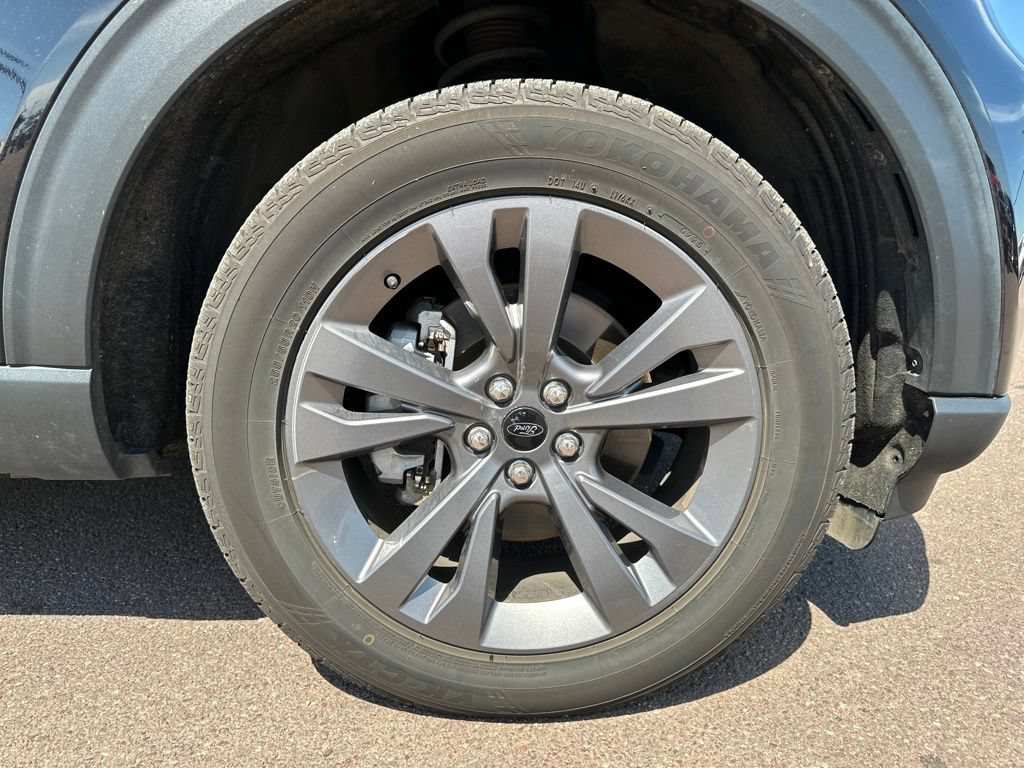 Used 2021 Ford Explorer XLT w/ Equipment Group 202A AWD/4WD image 40