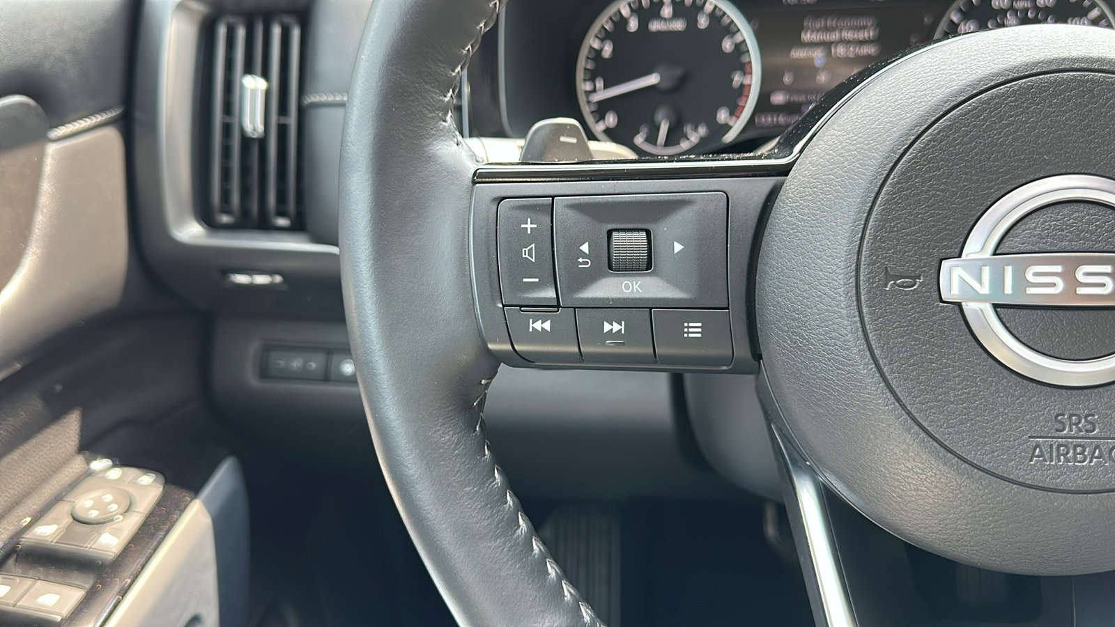 Certified 2024 Nissan Pathfinder SL w/ Cargo Package image 15