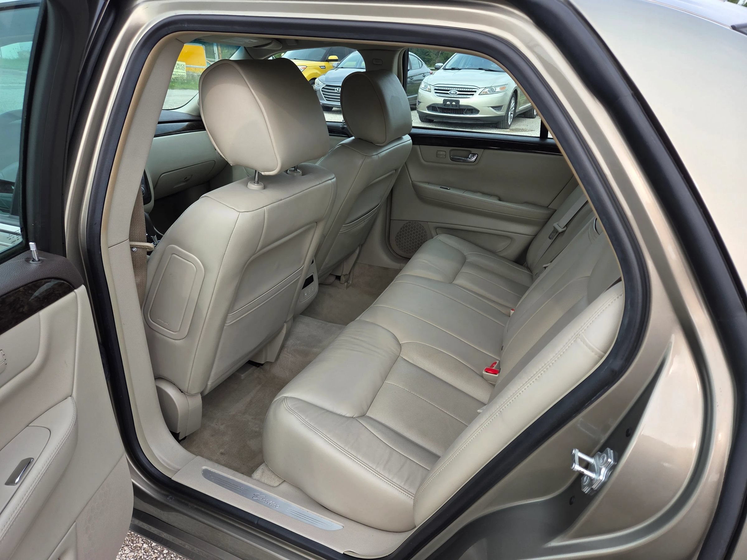 Used 2011 Cadillac DTS Luxury FWD image 15