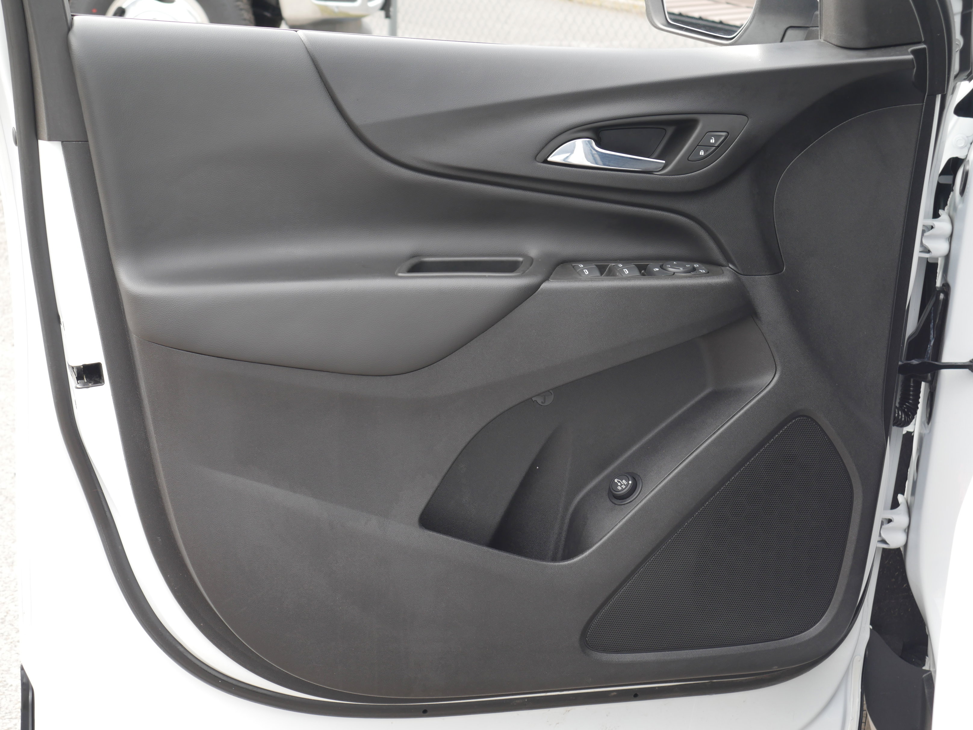 Used 2022 Chevrolet Equinox LT image 36