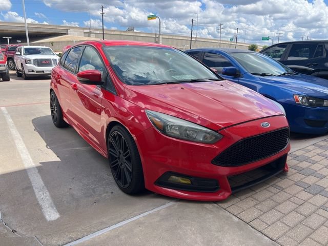 Used 2017 Ford Focus ST FWD image 2
