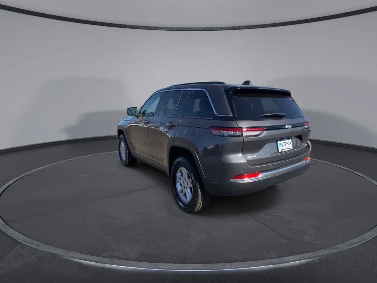 Used 2025 Jeep Grand Cherokee Laredo w/ Luxury Tech Group I AWD/4WD image 6