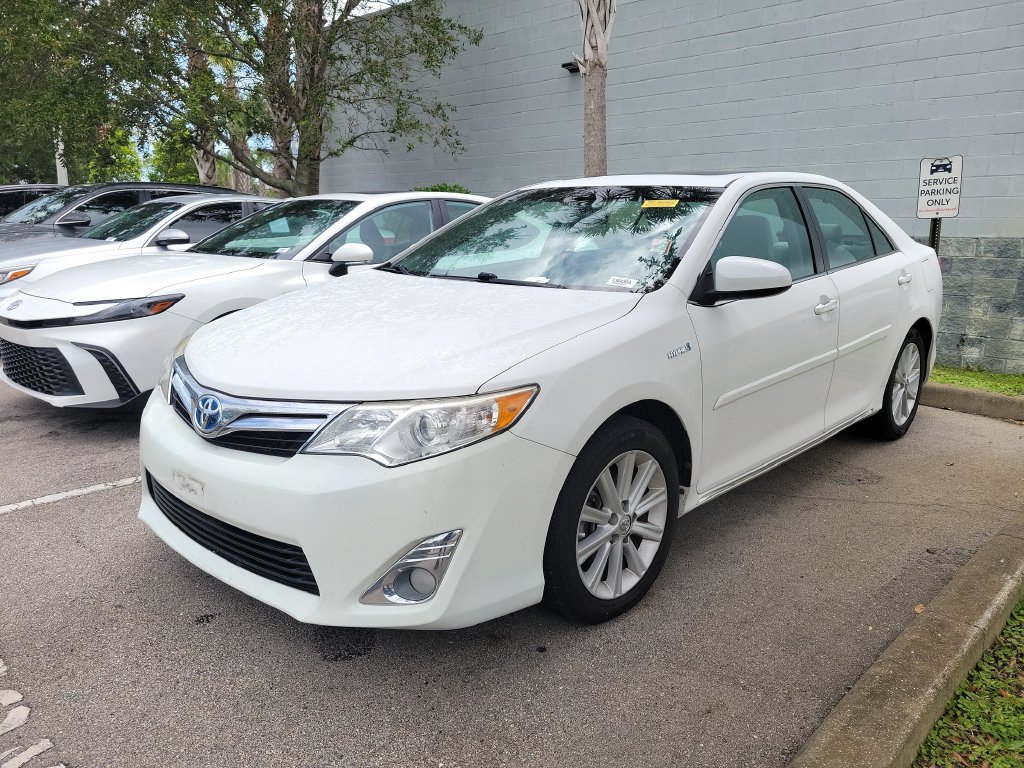 Used 2014 Toyota Camry XLE w/ Leather Package FWD image 11