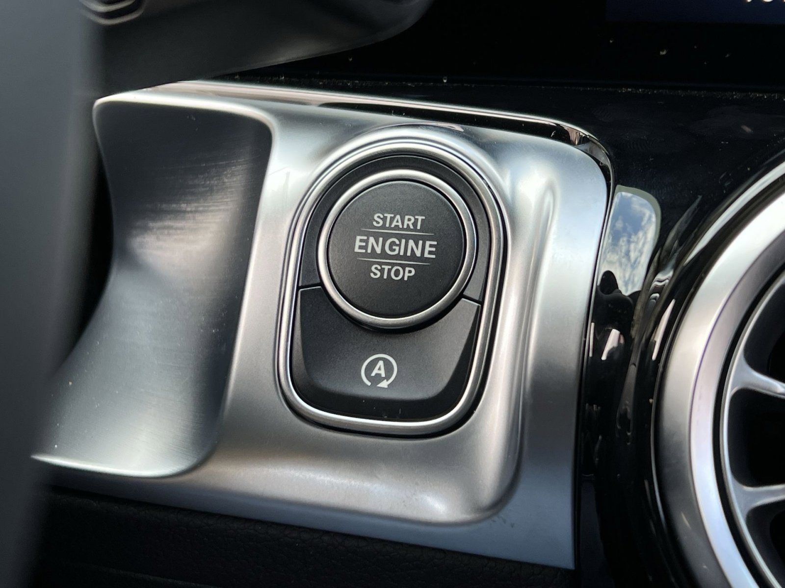 Certified 2026 Mercedes-Benz GLB 250 4MATIC image 31