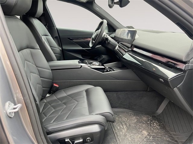 Certified 2025 BMW 540i xDrive w/ Executive Package image 15