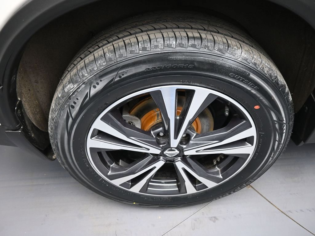 Used 2019 Nissan Rogue SV w/ Premium Package image 12
