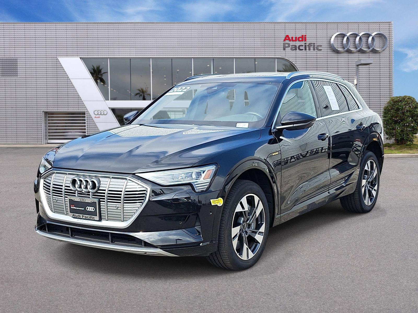 Used 2022 Audi e-tron Premium Plus AWD/4WD image 1