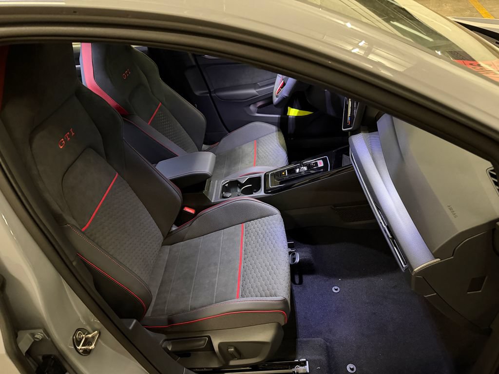 New 2026 Volkswagen GTI SE FWD image 22