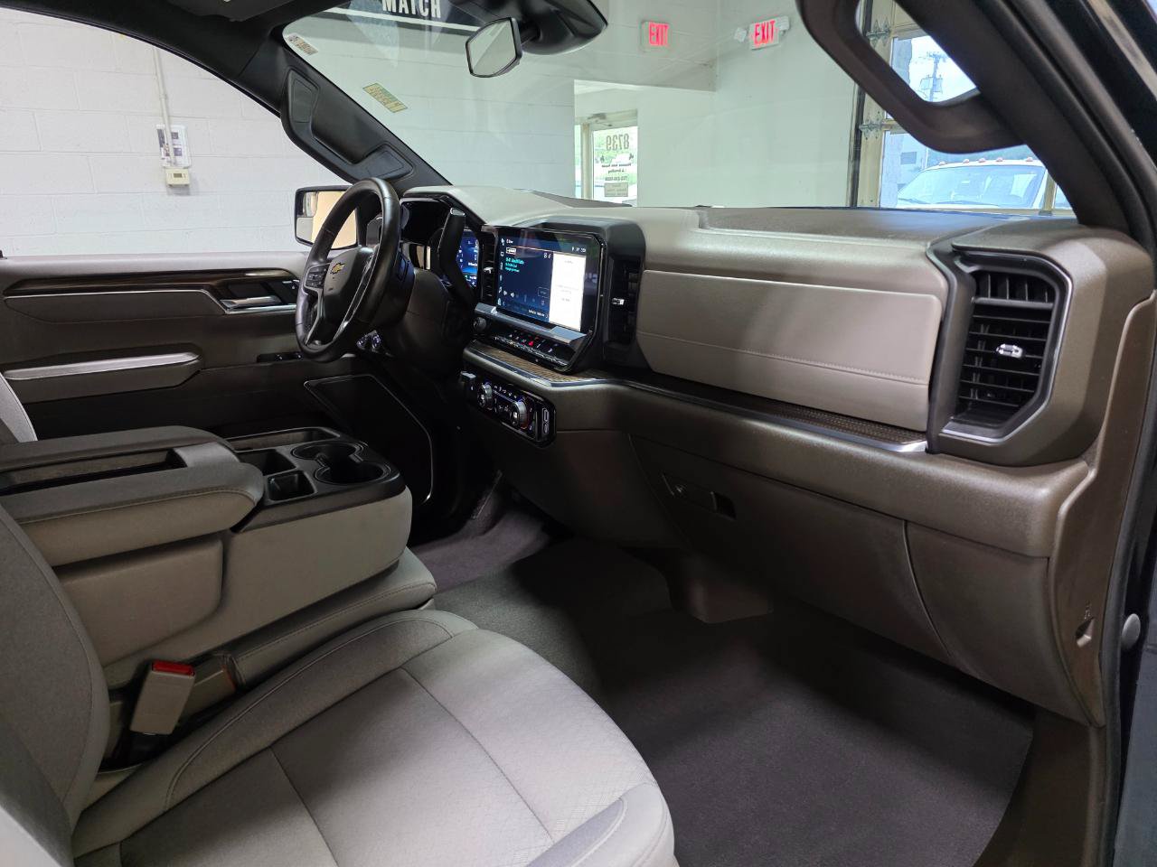 Used 2023 Chevrolet Silverado 1500 LT w/ Protection Package AWD/4WD image 25