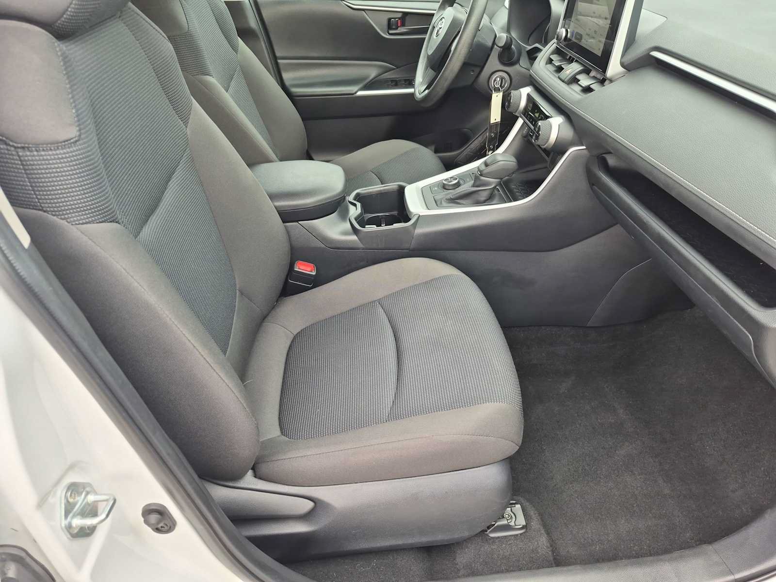 Used 2025 Toyota RAV4 LE AWD/4WD image 20