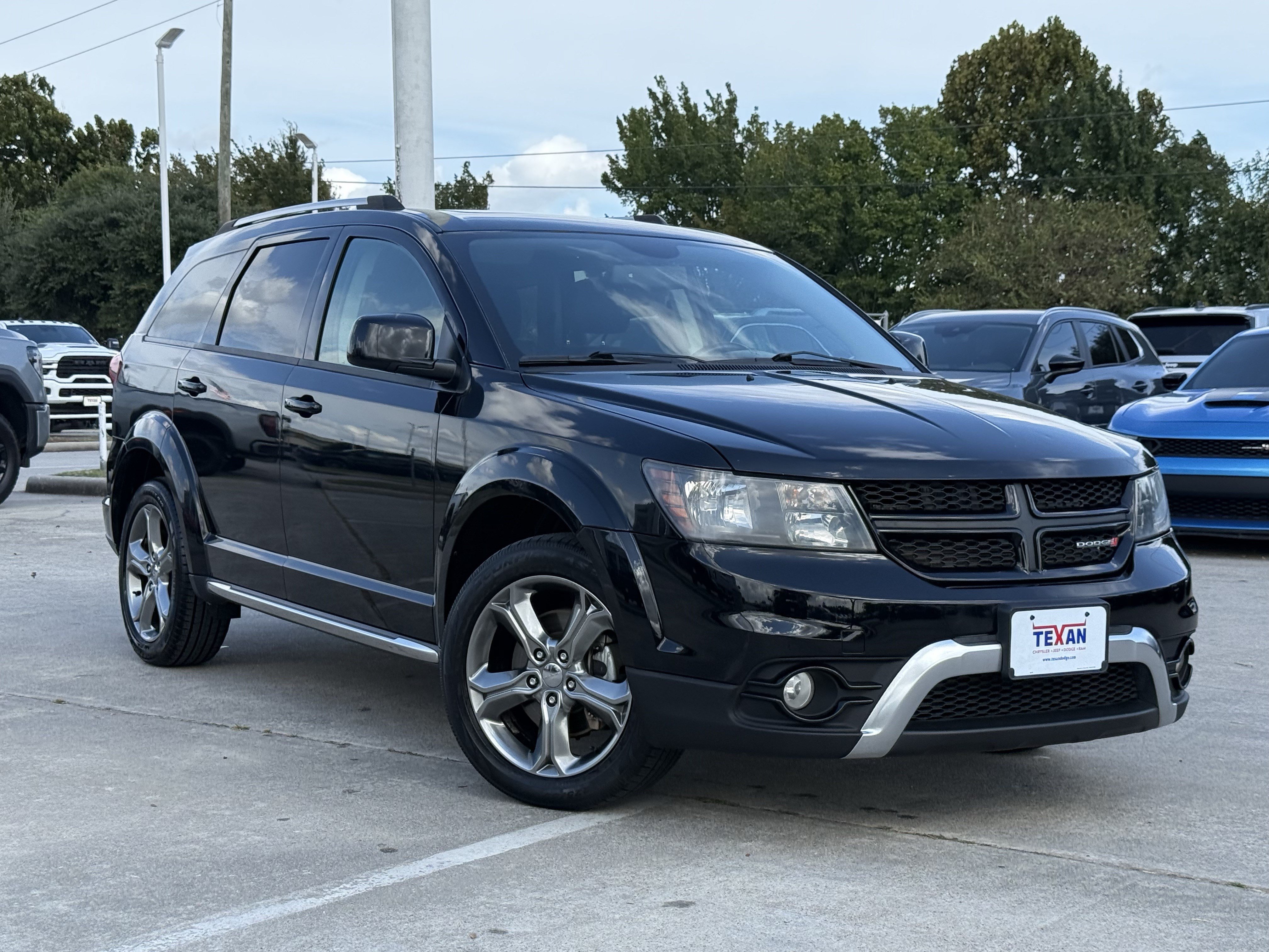 Used 2017 Dodge Journey Crossroad w/ Popular Equipment Group FWD image 2