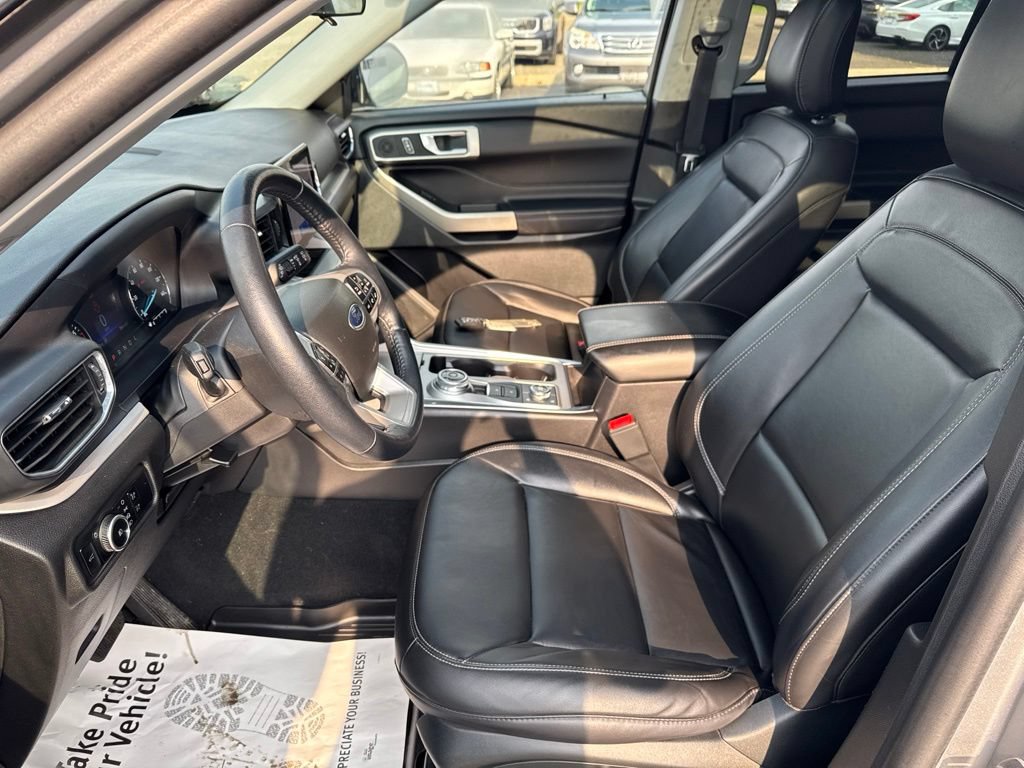 Used 2023 Ford Explorer XLT w/ Equipment Group 202A AWD/4WD image 29