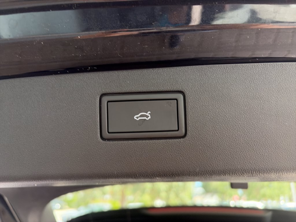 Certified 2026 Volkswagen Tiguan SE R-Line FWD image 40