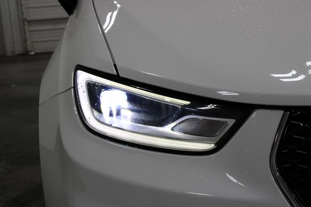 Used 2024 Chrysler Pacifica Touring-L FWD image 12