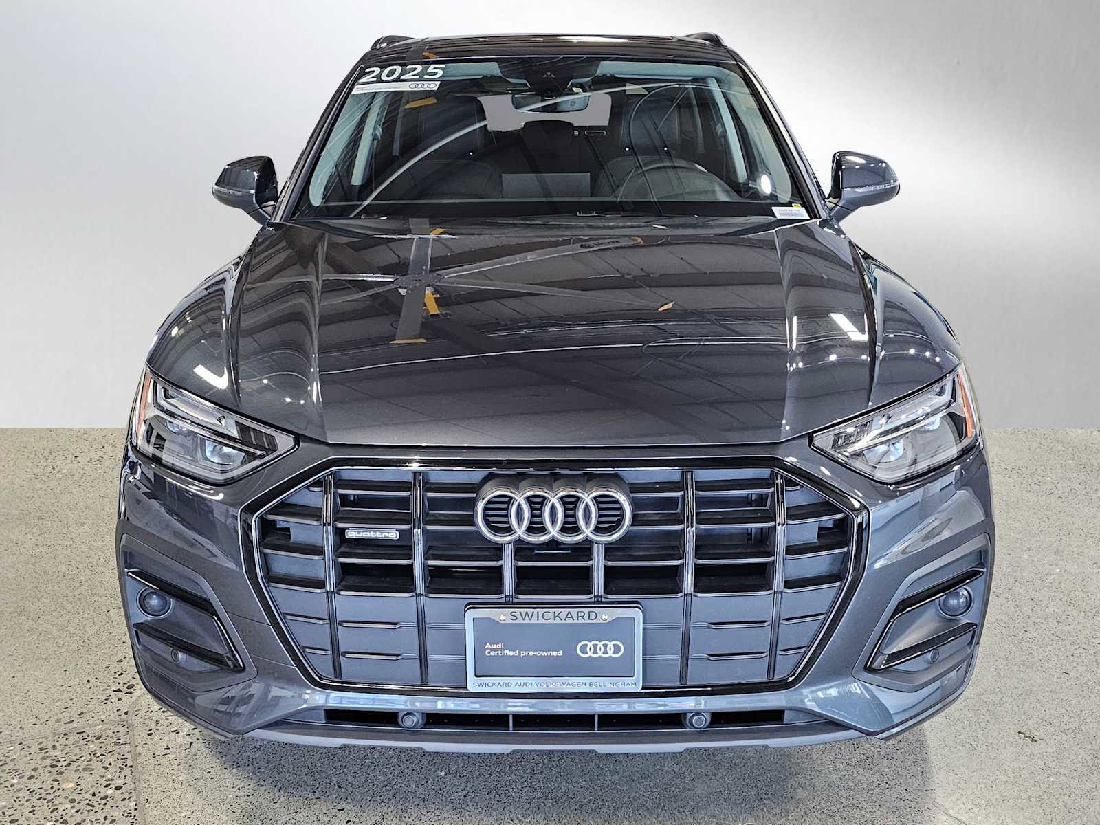 Used 2025 Audi Q5 2.0T Premium w/ Convenience Plus Package image 2