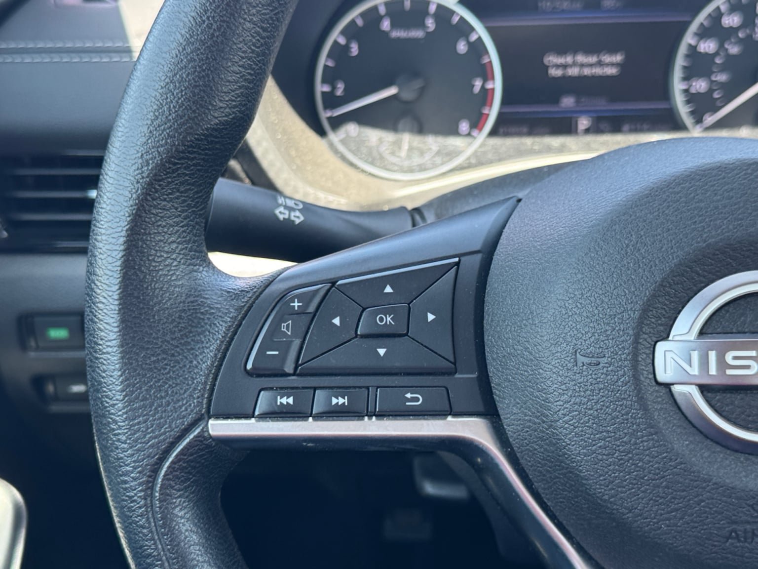 Used 2024 Nissan Sentra SV FWD image 22