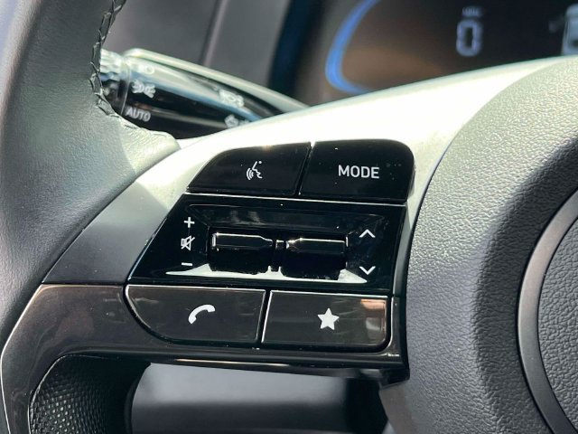 Certified 2025 Hyundai Elantra Sport FWD image 18