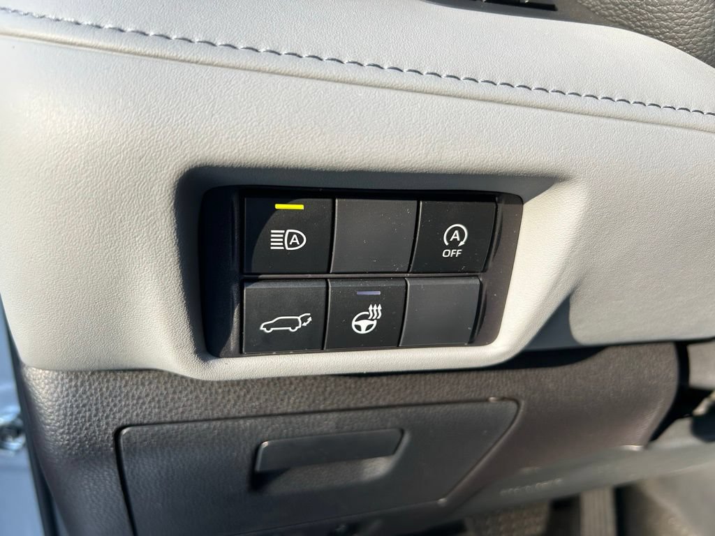 Used 2023 Toyota Highlander Limited FWD image 20