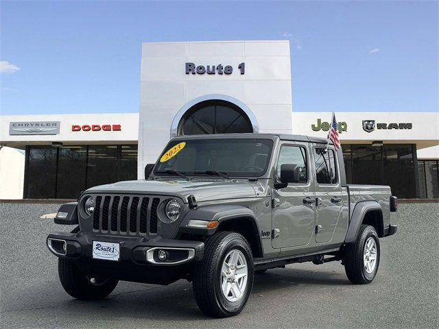 Used 2023 Jeep Gladiator Sport image 2
