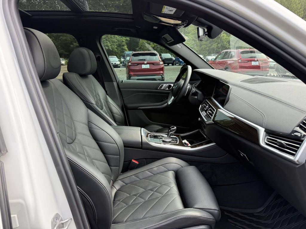 Used 2023 BMW X5 xDrive40i w/ Premium Package AWD/4WD image 14