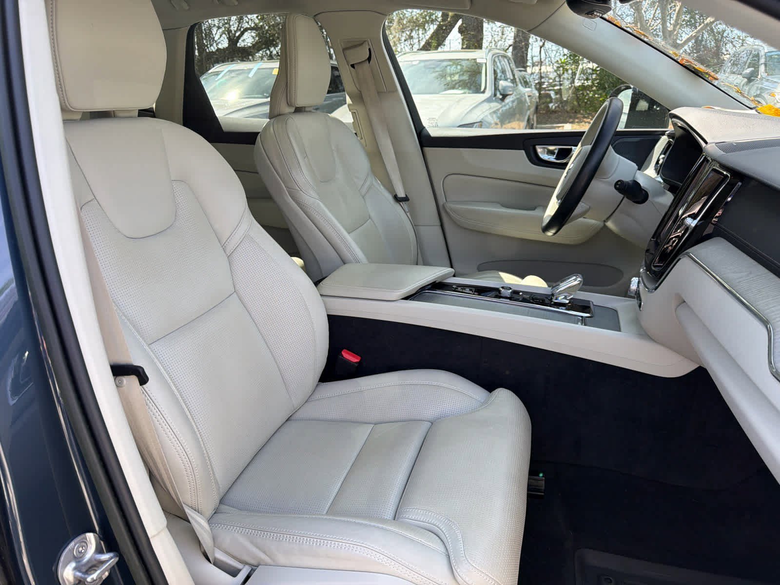 Used 2023 Volvo XC60 B5 Ultimate w/ Climate Package image 18