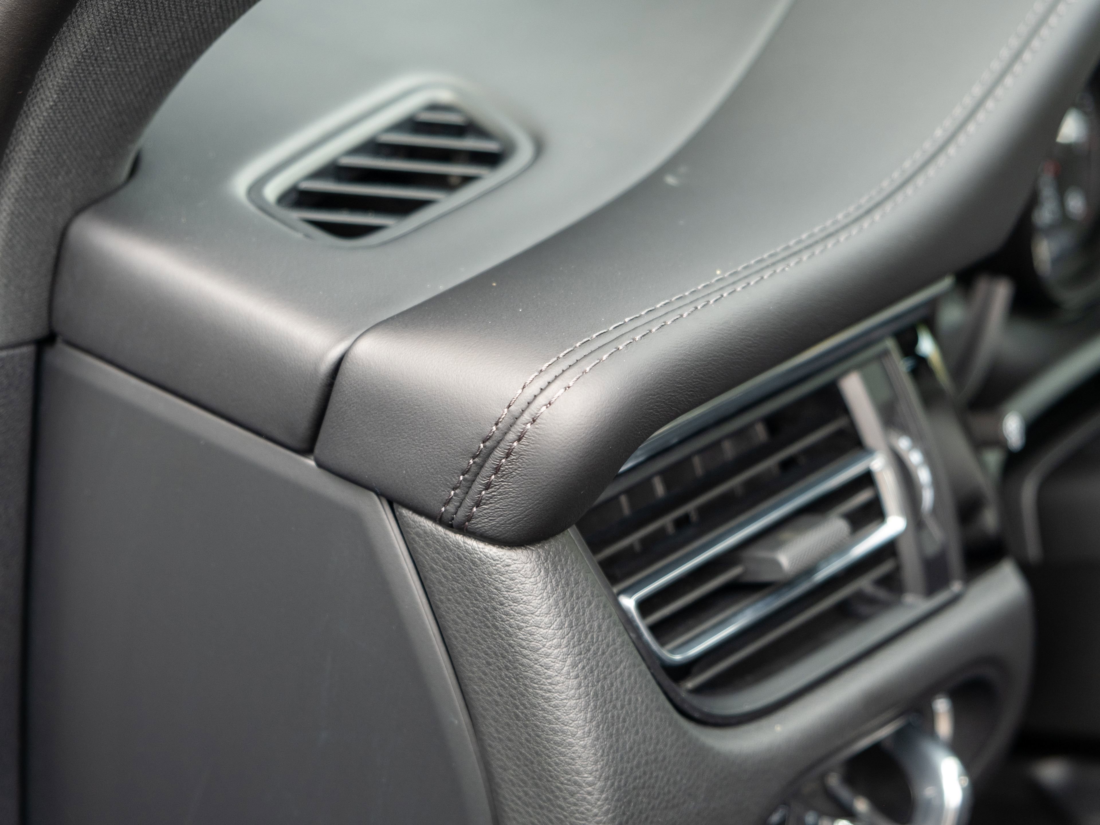 Certified 2026 Porsche Macan AWD/4WD image 17