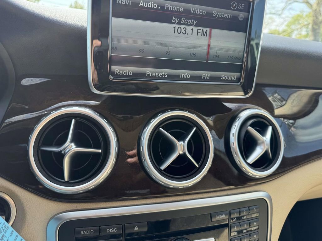 Used 2015 Mercedes-Benz GLA 250 4MATIC image 25