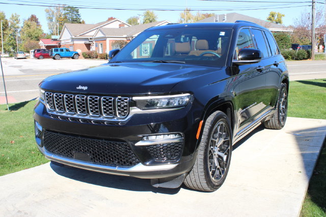 Used 2024 Jeep Grand Cherokee Summit AWD/4WD image 7