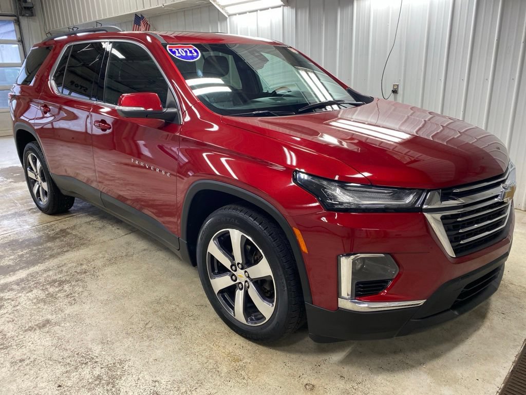 Used 2023 Chevrolet Traverse LT w/ LT Premium Package AWD/4WD image 3