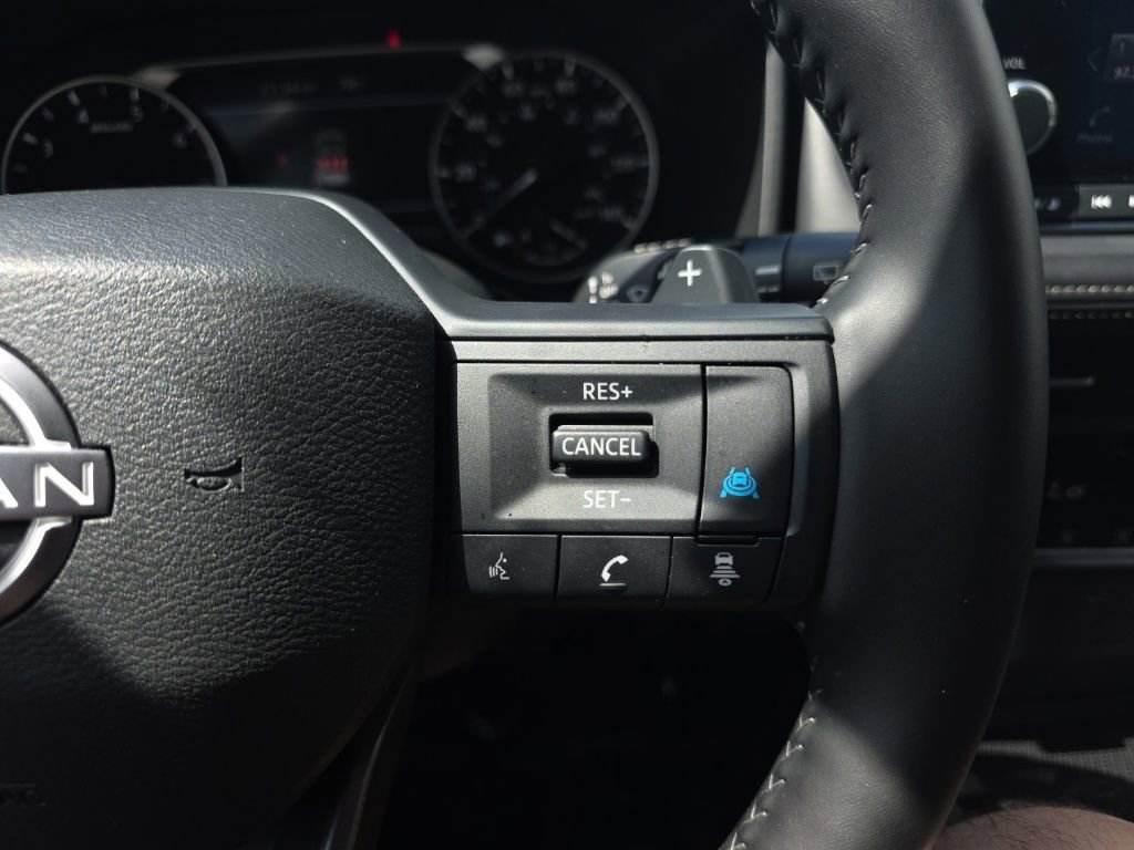 Used 2025 Nissan Rogue SV image 21