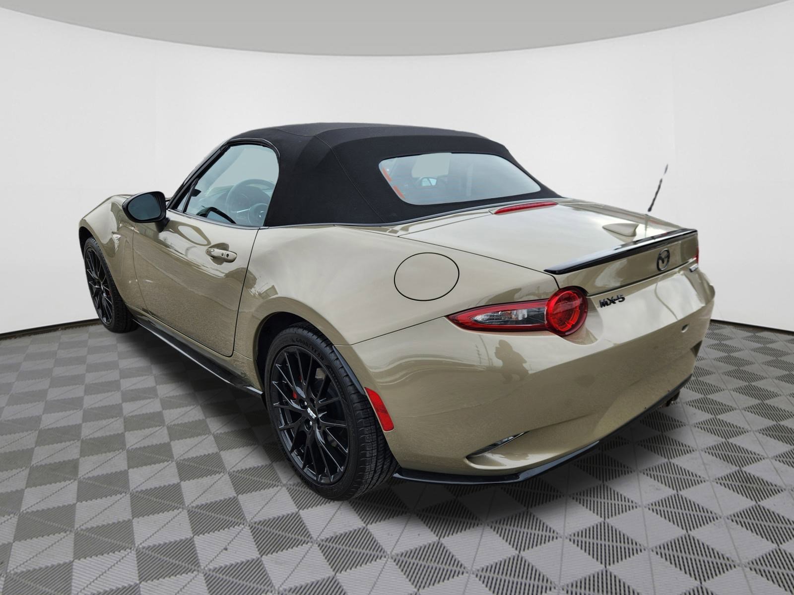 Certified 2023 MAZDA MX-5 Miata Club w/ Brembo/BBS Recaro Package image 3