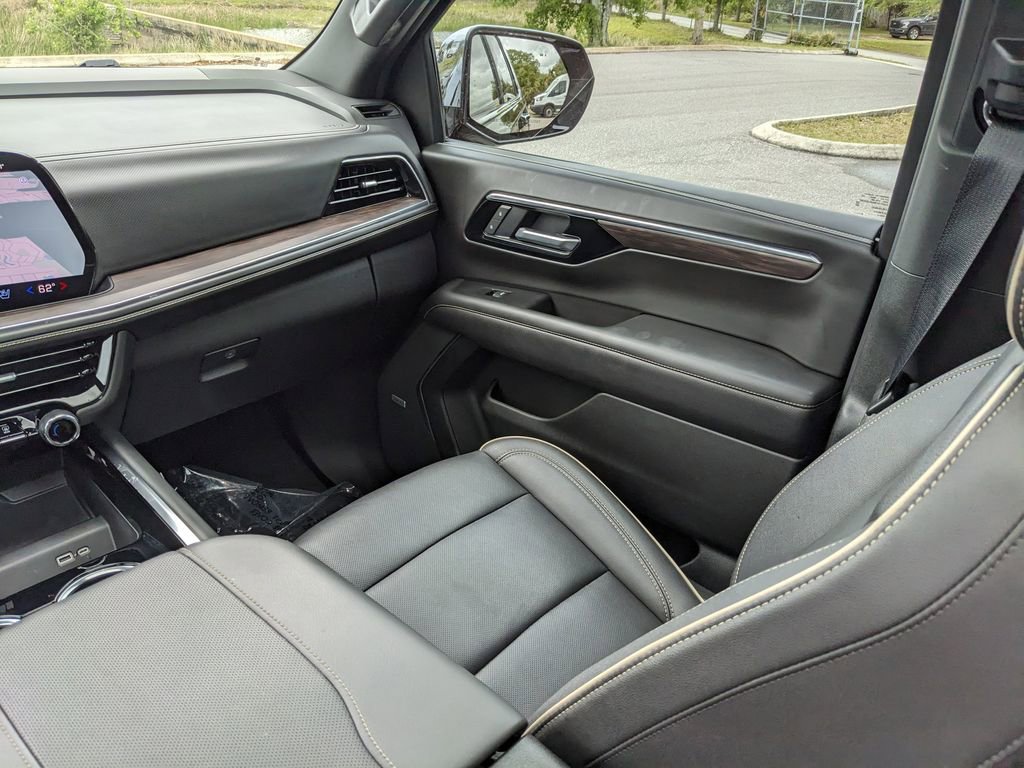 Used 2025 Chevrolet Tahoe Premier RWD image 18