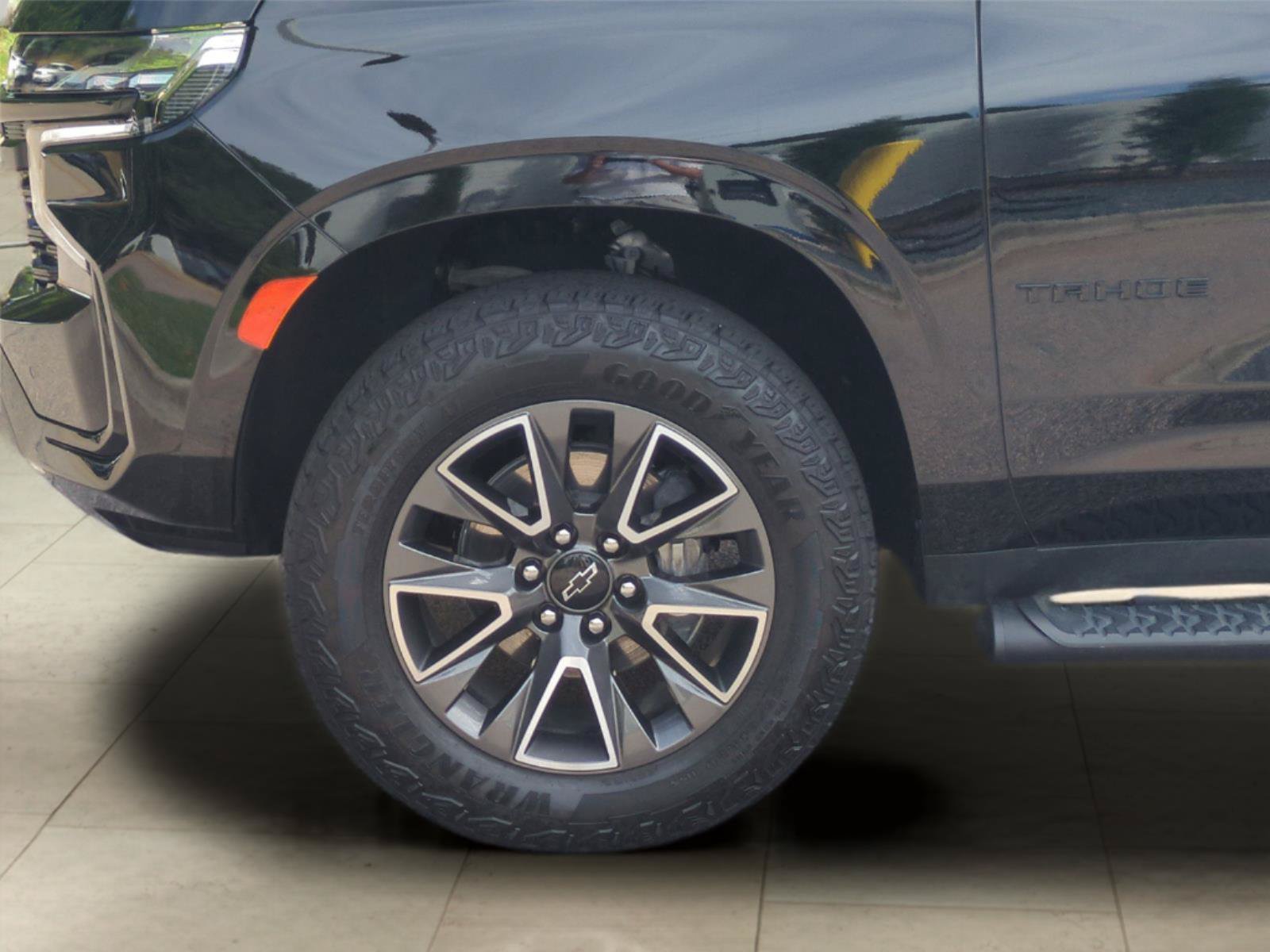 Used 2024 Chevrolet Tahoe Z71 w/ Luxury Package AWD/4WD image 18