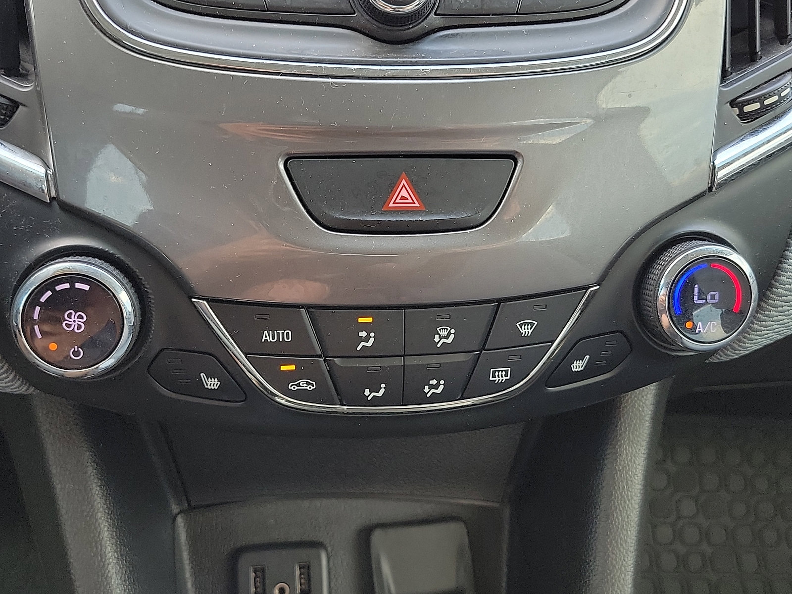 Used 2019 Chevrolet Cruze LT w/ Convenience Package FWD image 15