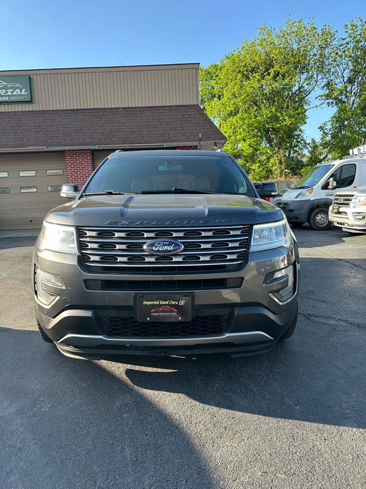 Used 2016 Ford Explorer XLT w/ Equipment Group 202A AWD/4WD image 9