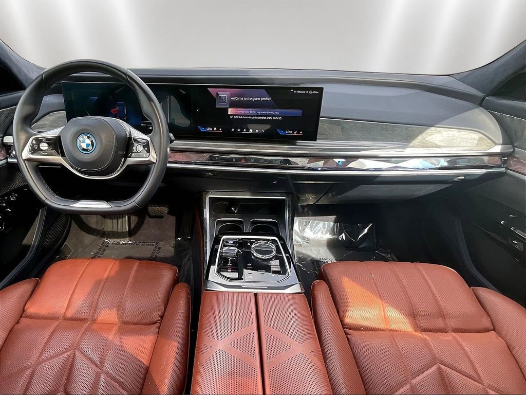 Used 2023 BMW i7 xDrive60 AWD/4WD image 7