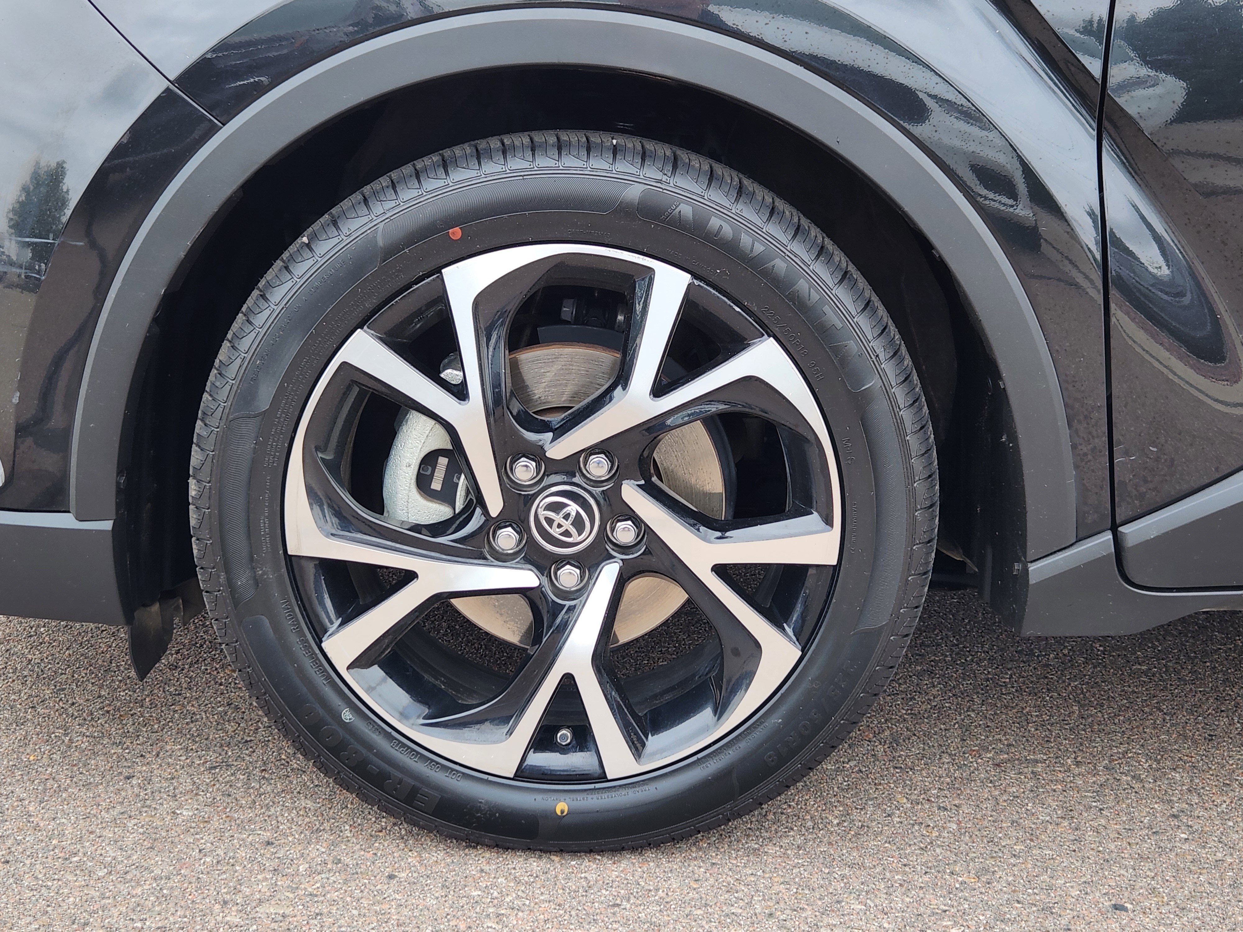 Used 2019 Toyota C-HR XLE FWD image 37