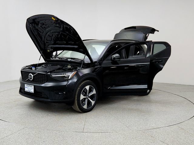 New 2026 Volvo XC40 B5 Plus w/ Protection Package Premier image 9